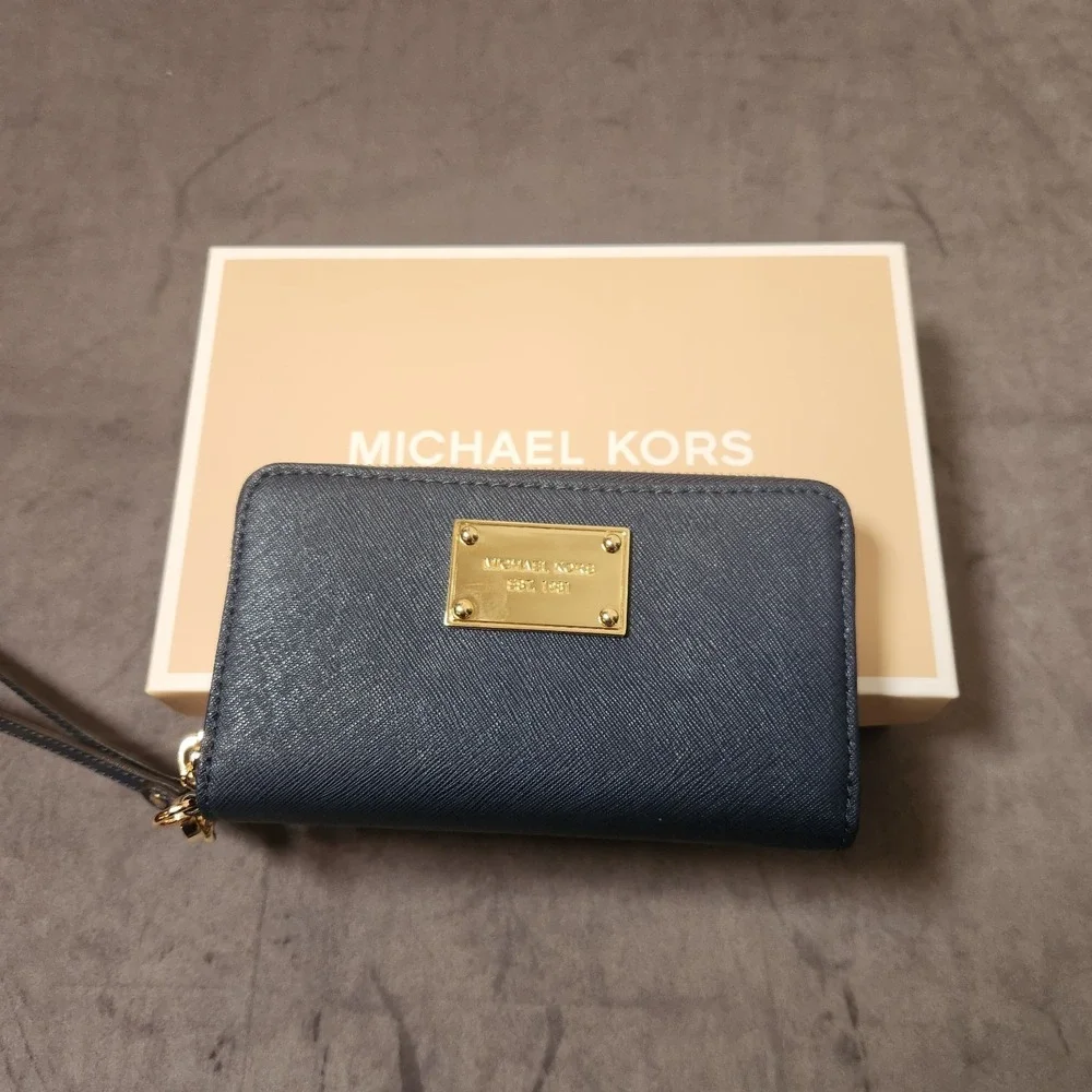 Michael Kors Jet Set Travel Navy Zip Around Wristlet Wallet Phone Case NIB